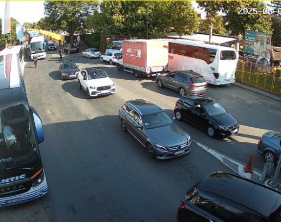 AMS upozorava: Gužve na više graničnih prelaza