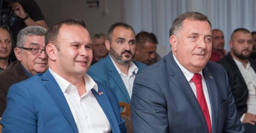 Ćosić: Odbaciti presudu Dodiku, zaštiti institucije