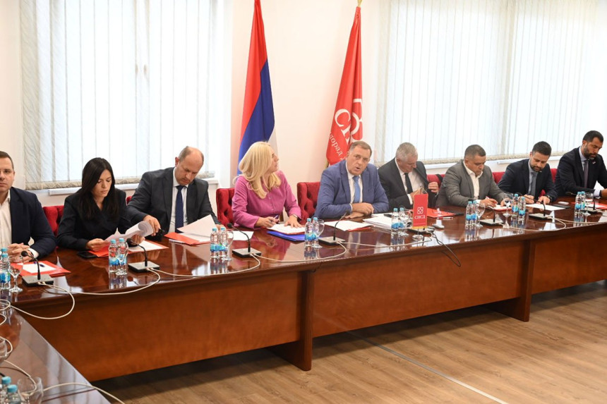 SNSD traži spas od "izdajnika" - SDS-a i PDP-a