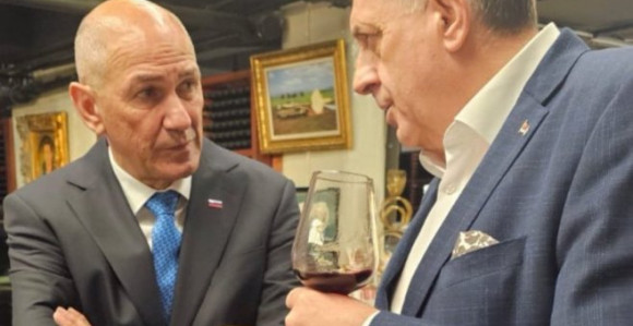 DELO: Slovenija rizikuje kredibilitet zbog Dodika