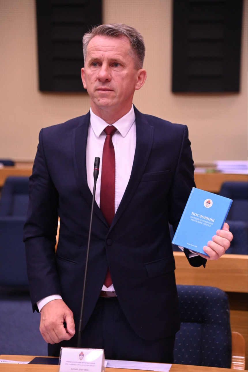 Posebna sjednica još jedna u nizu neviđenih lakrdija