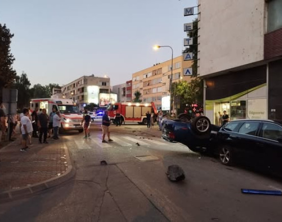 Sudar u centru Banjaluke, vozilo završilo na krovu