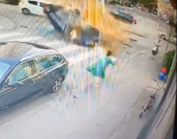 Objavljen snimak stravične saobraćajke u centru Banjaluke