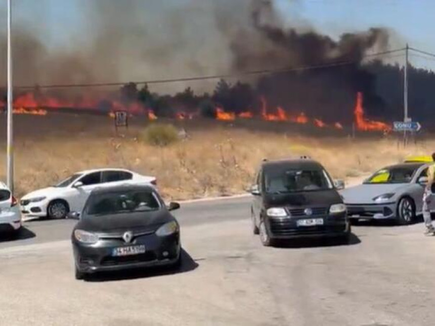 Пожари харају широм Турске, евакуисане стотине грађана