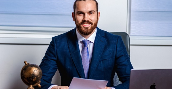 Политика се врти око једног човјека, а народ губи паре