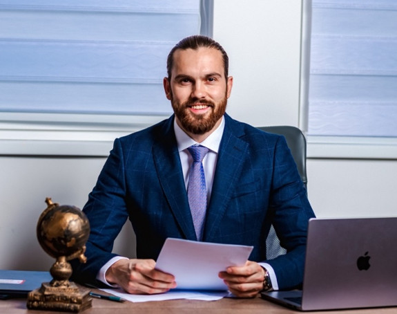 Politika se vrti oko jednog čovjeka, a narod gubi pare