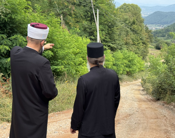 Divan gest: Iguman donirao novac za put do džamije