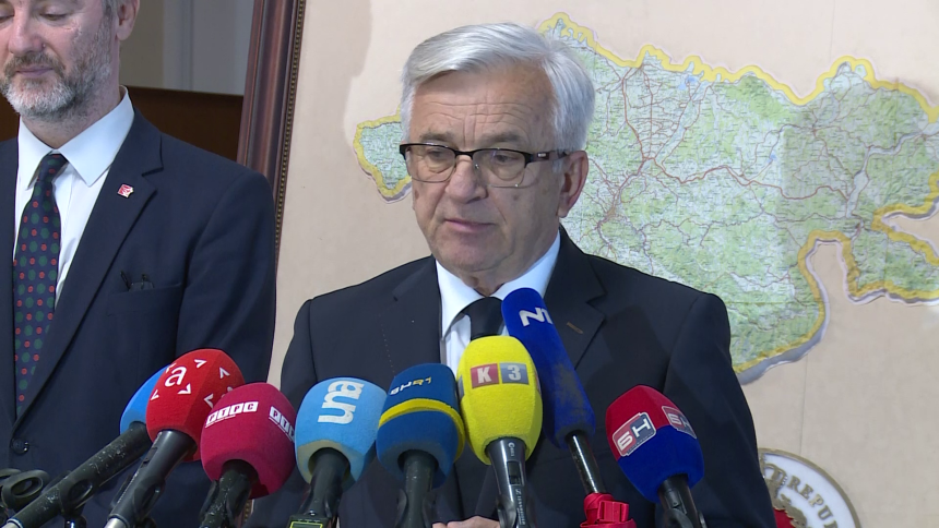 Čubrilović obećao rekonstrukciju puta, mještani gube nadu