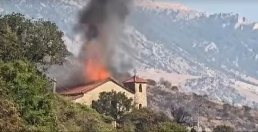 Do temelja izgorjele dvije pravoslavne crkve u Albaniji