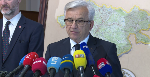 Čubrilović obećao rekonstrukciju puta, mještani gube nadu