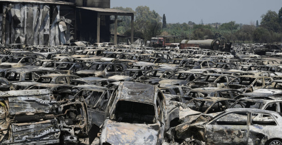 Potpuno izgorjelo 550 automobila na parkingu u Grčkoj