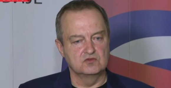 Pozivamo sve da se povuku sa ulica i da se sačuva red i mir