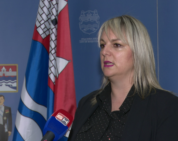 Mirna Savić Banjac spriječena da uđe u Sokolski dom (VIDEO)