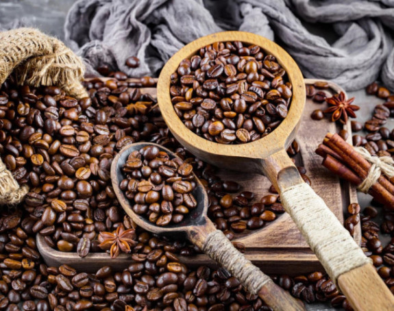 EU uvodi uredbe: Poskupljenje kafe, kakaa, drveta