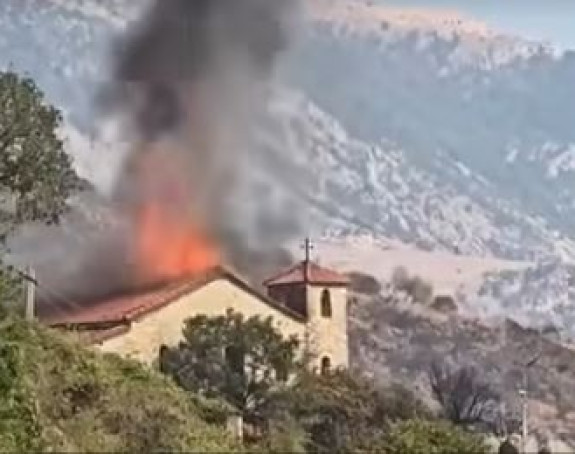 Do temelja izgorjele dvije pravoslavne crkve u Albaniji