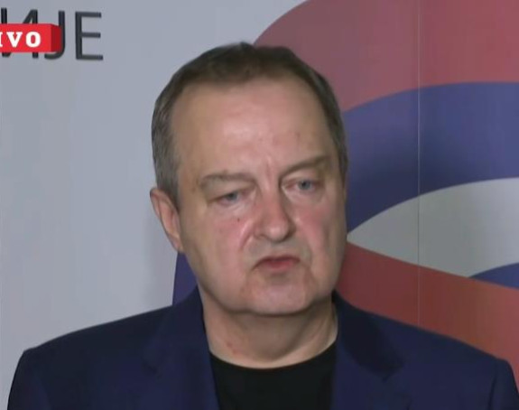 Pozivamo sve da se povuku sa ulica i da se sačuva red i mir