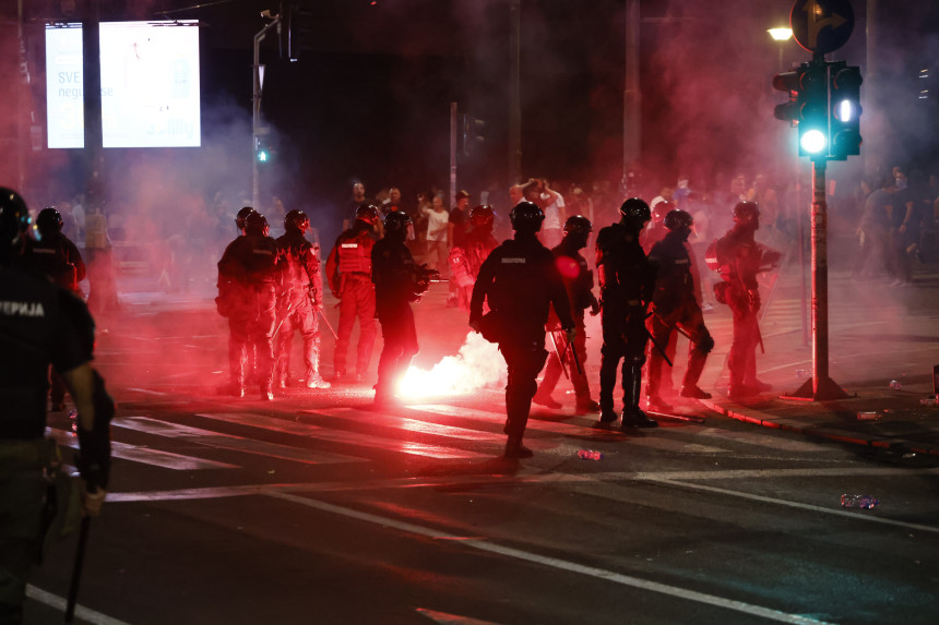 БГ: Демонстранти напали припаднике Жандармерије