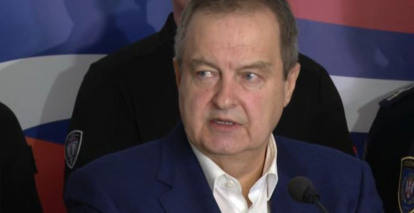 Дачић: Након синоћних протеста приведено 114 лица