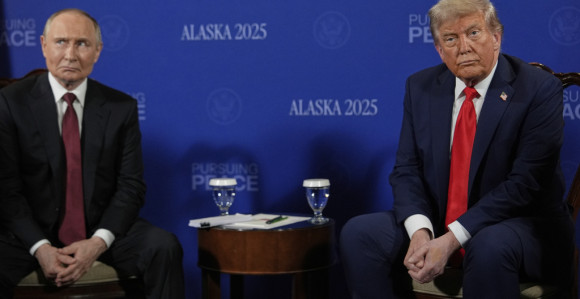 Tramp i Putin stigli u vojnu bazu, počeo sastanak