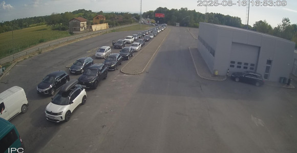 Velike gužve na graničnim prelazima sa HR i Crnom Gorom