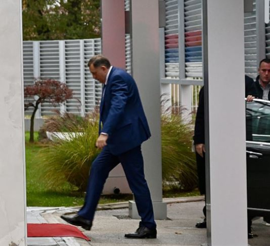 Dodikove stope biće izlivene na trgovima gradova Srpske!?