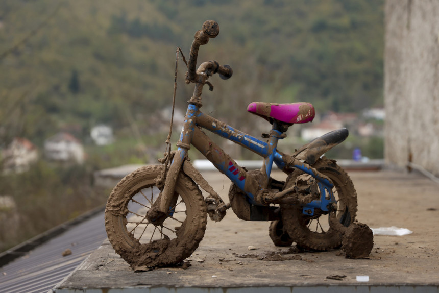 Donja Jablanica čeka pravdu: Istraga spora, porodice bez domova