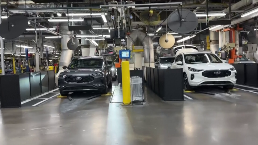 Građani BiH teško do novog auta, spas u polovnjacima