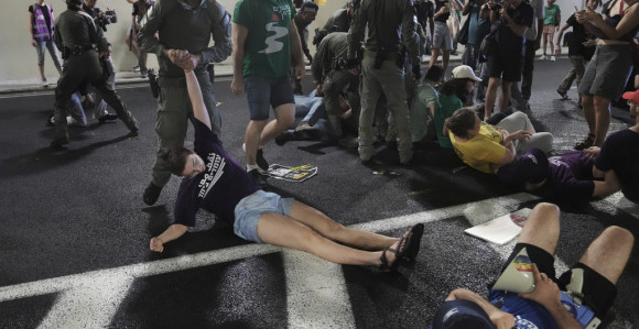 Na antivladinim protestima u Izraelu uhapšeno 25 osoba