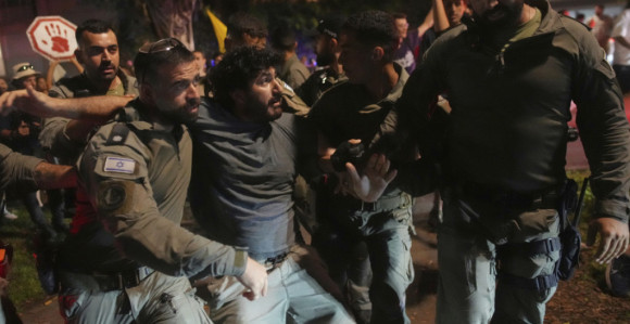 Sukob policija i demonstranata u Tal Avivu