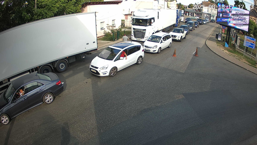 Naoružajte se strpljenjem, gužve na granici ne jenjavaju