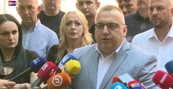 Opoziciona priča: Selo gori, a baba se češlja