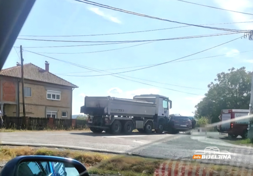 Teška nesreća kod Ugljevika, poginule dvije osobe