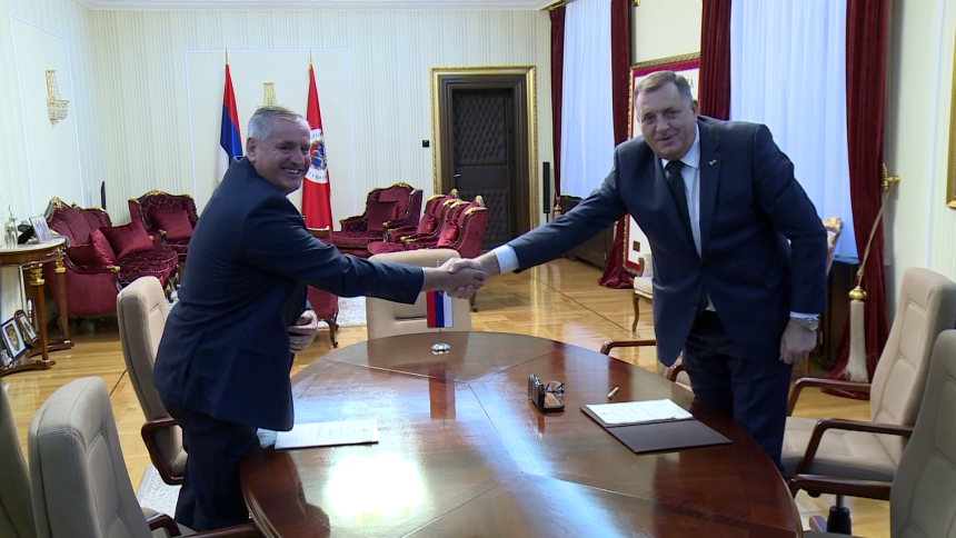 Политичке играрије: Додик похвалио Вишковића, па га склонио