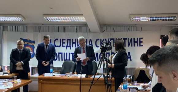 Sukob interesa: Sin glasao za oca, a otac za sebe