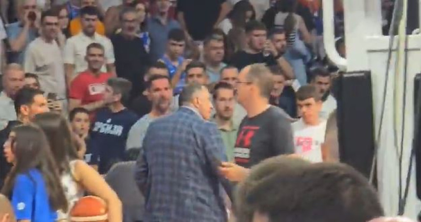 Dodik žestoko izviždan na utakmici Srbije (VIDEO)
