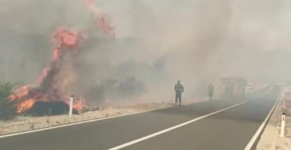 Zbog velikog požara zatvoren put Neum - Stolac