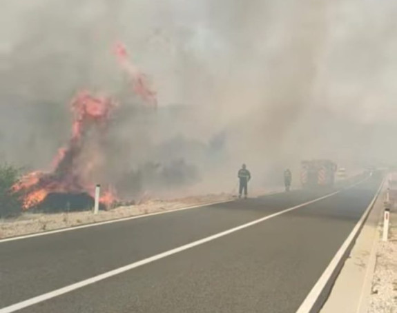 Zbog velikog požara zatvoren put Neum - Stolac