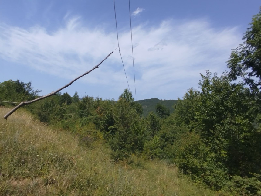 "Zašto da plaćamo skuplju mrežarinu, dalekovodi pokidani?"
