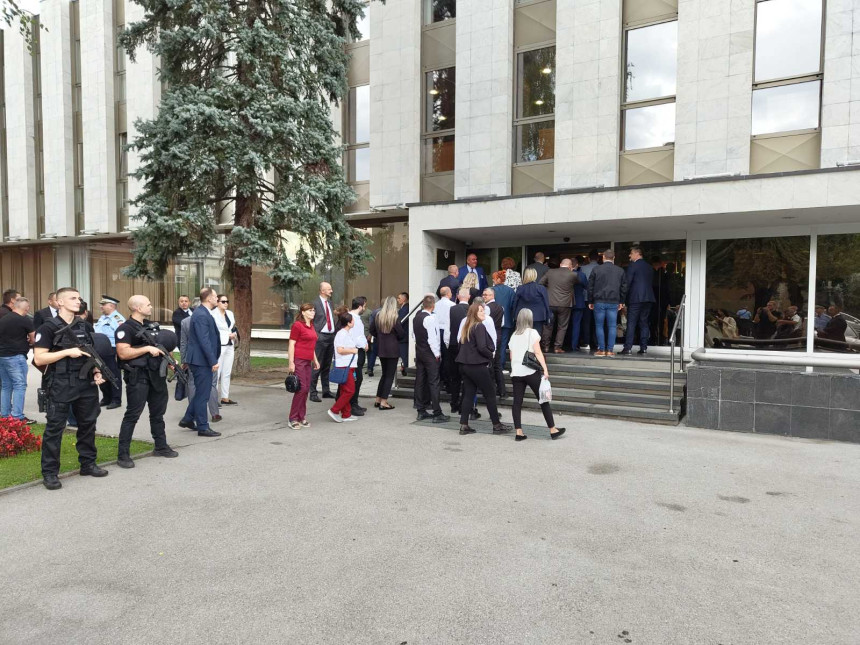 Dojava o postavljenoj bombi u Skupštini Srpske bila lažna