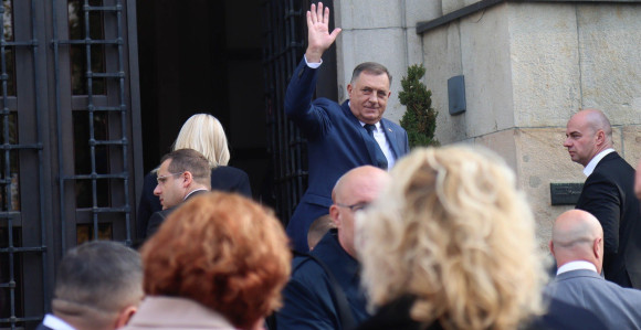 Nakon presude Dodik nema pravo da obavlja poslove predsjednika