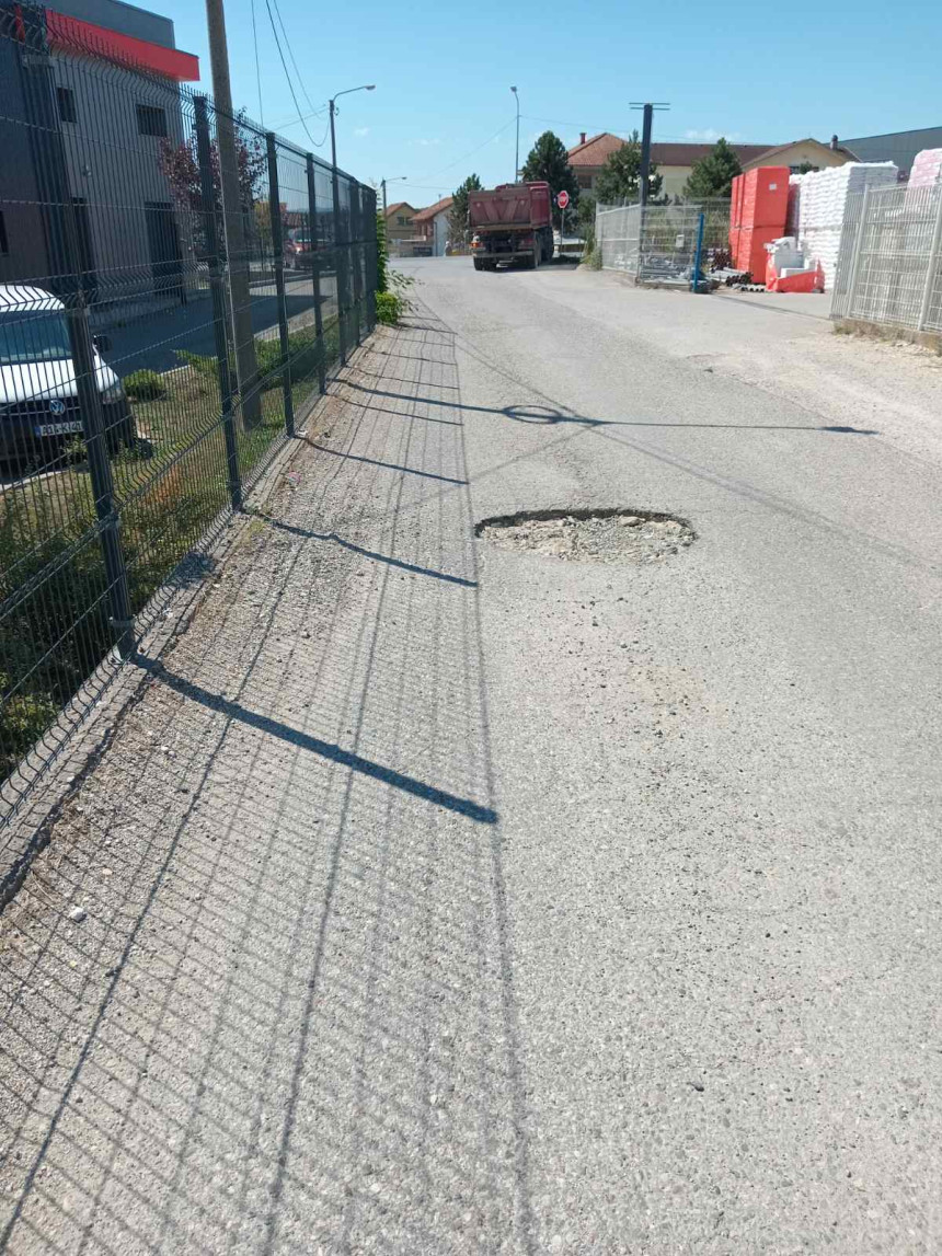 Banjaluka: Velika rupa na putu, opasnost, ali i ruglo 