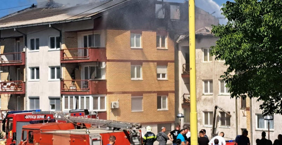 Gorjelo osam stanova u Vlasenici, upućen tim deminera