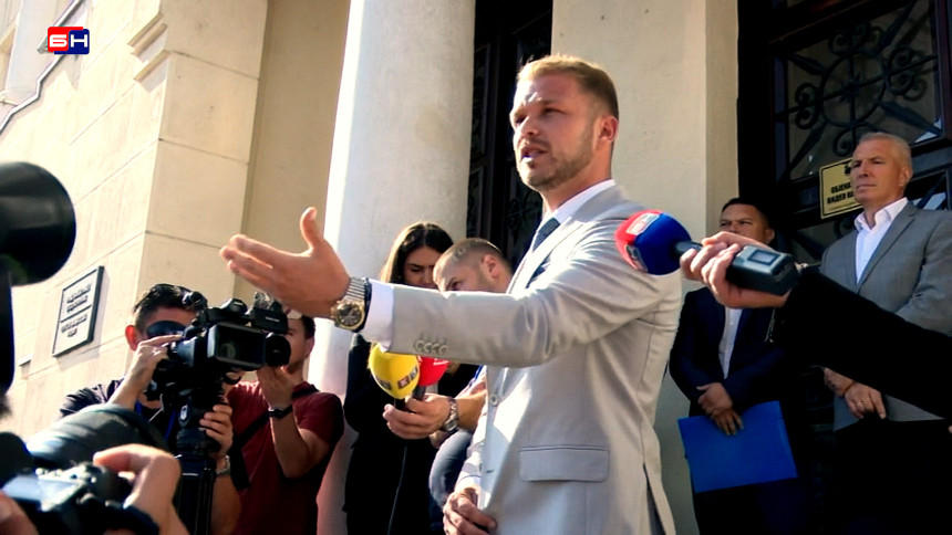 SNSD blokira sve i ne želi da razgovara o problemima (VIDEO)