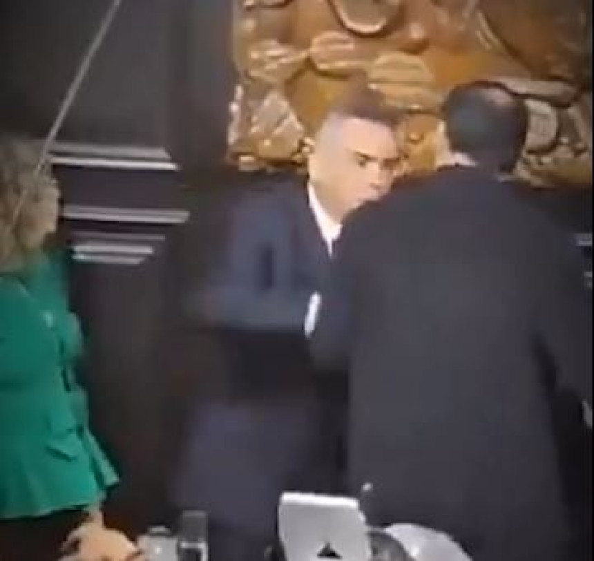Tuča u meksičkom parlamentu zbog američkih trupa