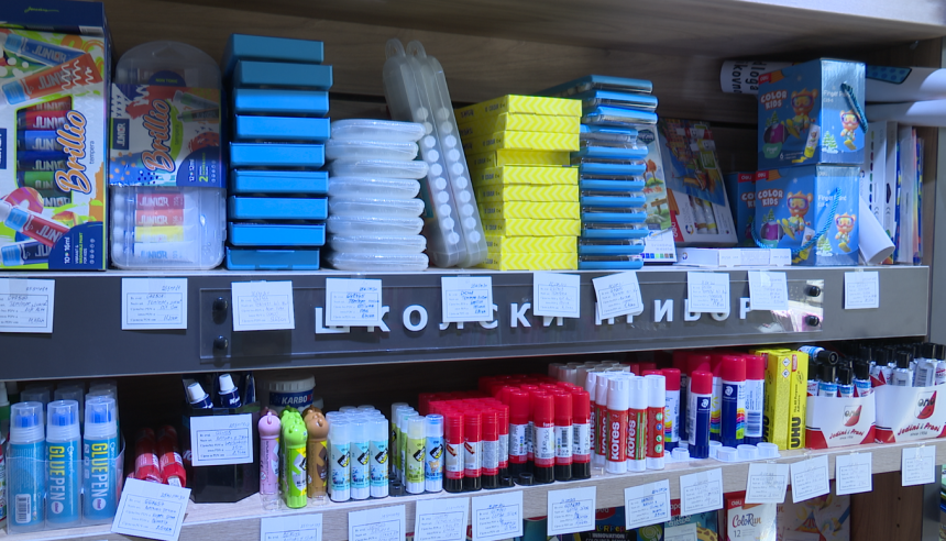 Roditeljima potrebno mnogo više novca za školarce ove godine