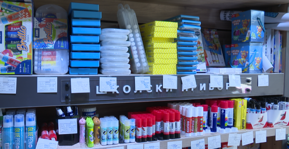 Roditeljima potrebno mnogo više novca za školarce ove godine