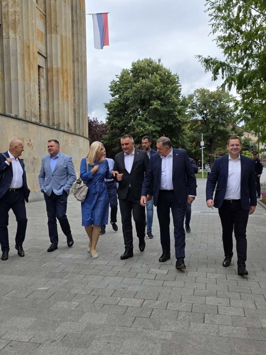 СНСД позива на митинге “Стоп пљачки предсједника Додика”!?