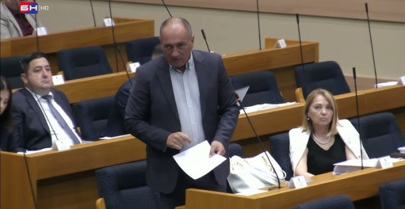 Džorž Orvel kao uvod u sjednicu Narodne Skupštine