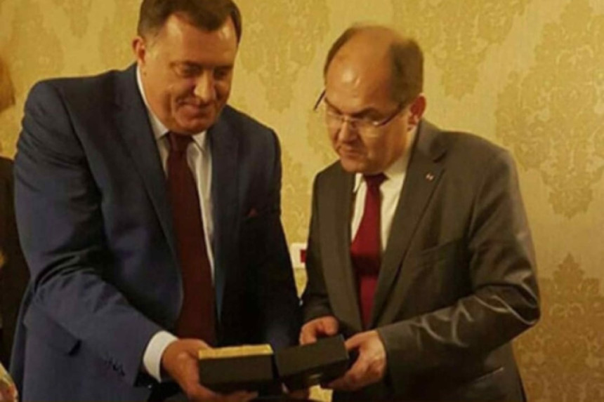 Додик и Шмит протеклих мјесеци имали више тајних састанака?!