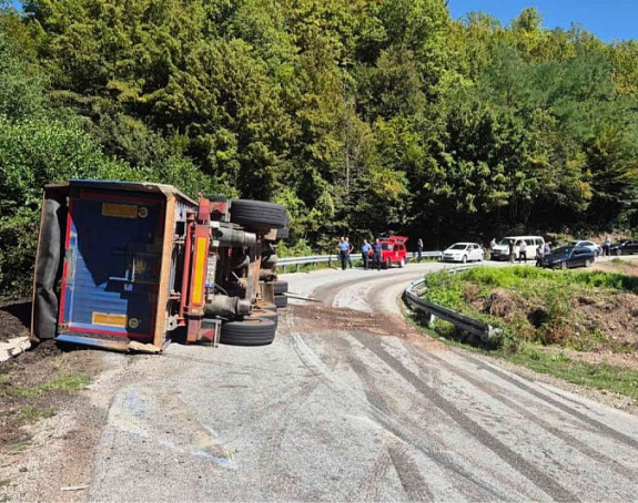 Пуштен саобраћај на путу Гацко - Фоча након несреће